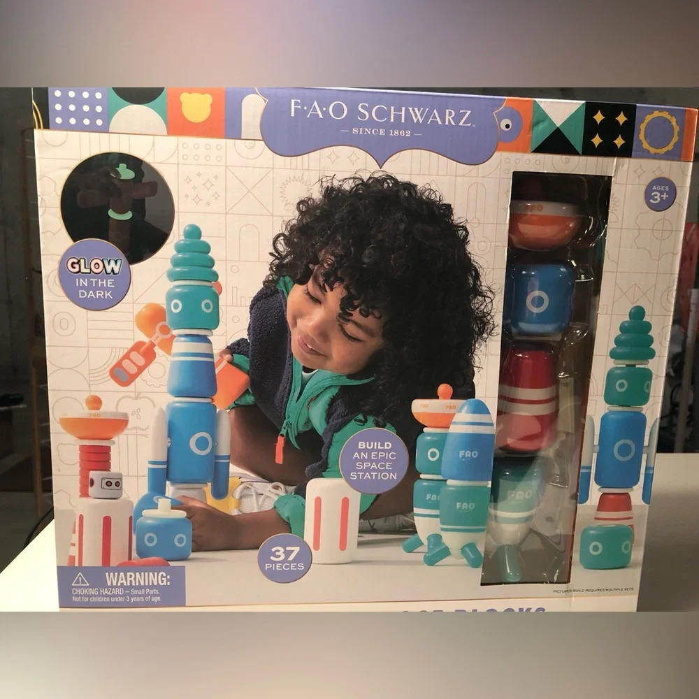 FAO Schwarz Galaxy Glow Space Blocks Construction Set 37 Pieces 3+ Glow in Dark